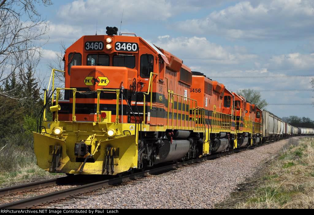 Westbound manifest slows for a meet